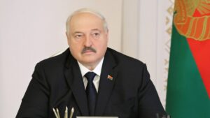 Kulisy rozmowy Trump-Łukaszenka. Amerykański prezydent rozgrywa Putina