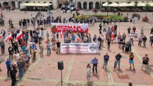 Prokuratura ściga uczestniczkę manifestacji „Stop imigracji!” w Zamościu. Wolność słowa pod lupą?