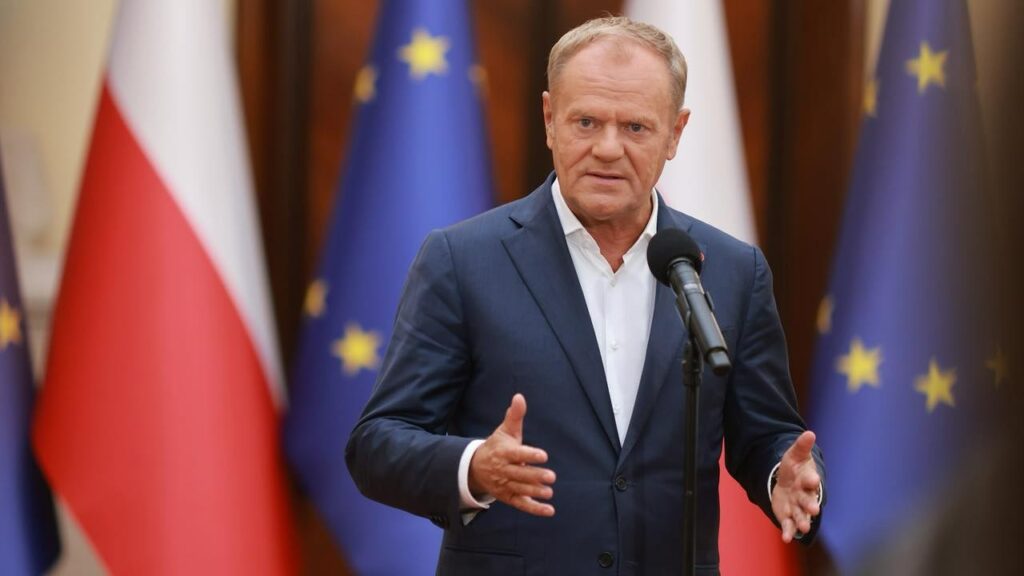 Tusk ukarany przez Komisję Etyki. Nazwał posła „pajacem”