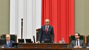 „Precz z komuną” w Sejmie. Posłanka Polski 2050 przeciw Czarzastemu