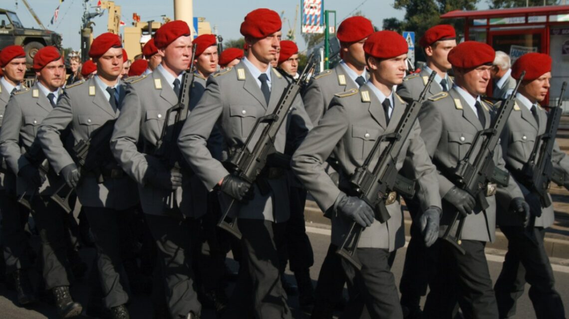 Jakubiak ostrzega przed „agenturą wpływu”: Niemcy budują armię, bo Polska się zbroi
